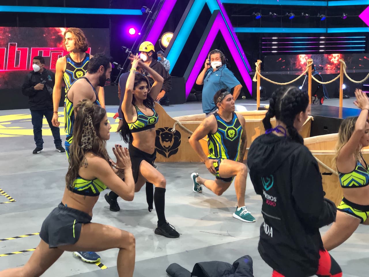 Además, era la segunda noche de eliminación. Los sentenciados eran Julio Ron de Cobras, y por otro lado Leones tuvo a Jenny, Aurélie, Potro, Christian y Sebastián. El equipo que perdiera al final de la noche se despediría del guerrero con menos votos.