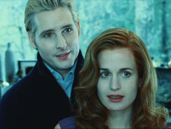 Elizabeth Reaser. Tras interpretar a Esme, la esposa de Carlisle Cullen, la actriz apareció en la serie ‘La maldición de Hill House’ y actualmente tiene 45 años.