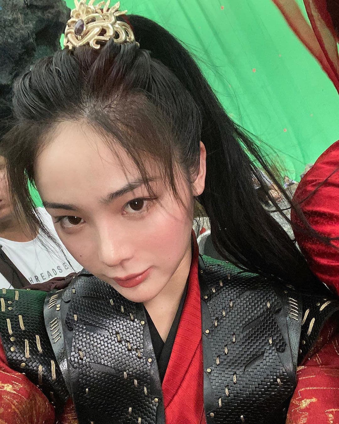 “Liu Yaxi, doble de riesgo de Mulán, podría haber pasado como la verdadera Mulán”, “Ella debería haber interpretado a Mulán. ¡Es una artista marcial, profesional y también es absolutamente hermosa” y “Nada que ver aquí, solo la muy bonita doble de riesgo”, fueron algunos de los mensajes.