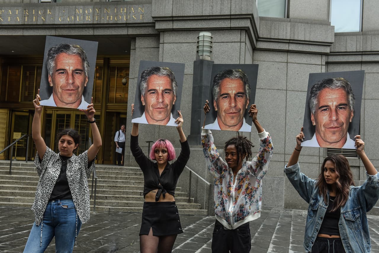 Cómo los archivos secretos de Jeffrey Epstein están creando un torbellino de ruptura en el Partido Republicano  
