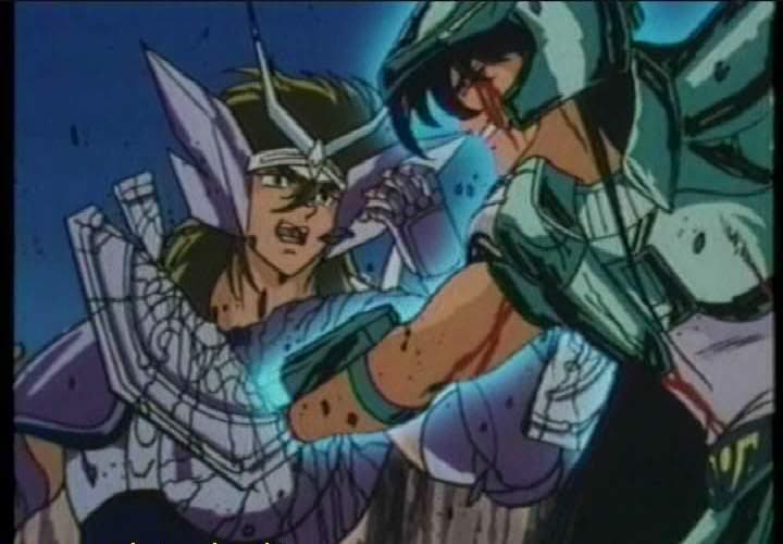 Lo anterior no se compara con la vez en que Shiryu se quitó la vista para enfrentar a Algol de Perseo y que no lo convirtiera en piedra. Posteriormente le atraviesa el pecho a su rival. Sí, vimos esto en nuestra niñez temprana.
