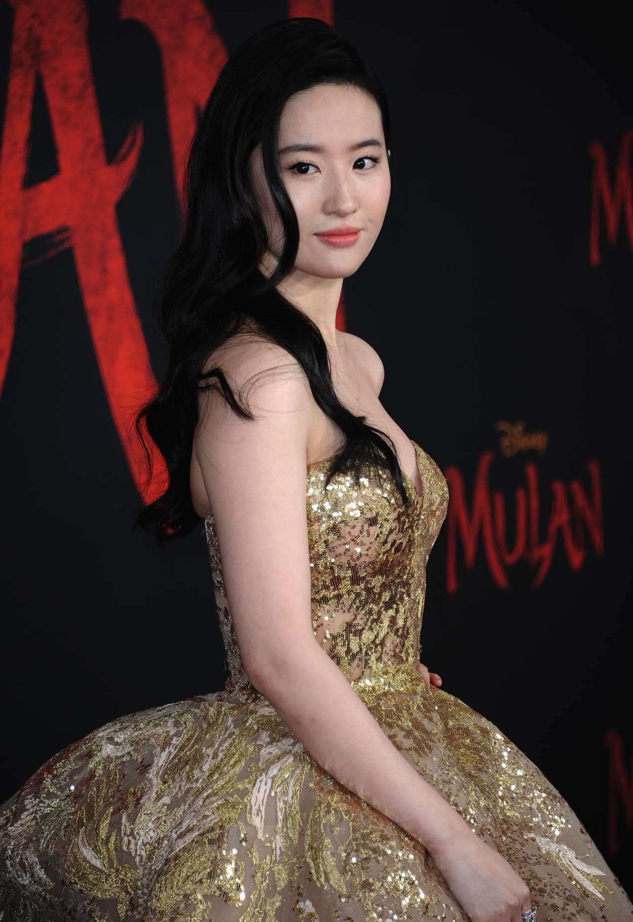 Yifei, de 32 años, llega con esta película a un estelar luego de una larga carrera en cine y televisión en su país natal.