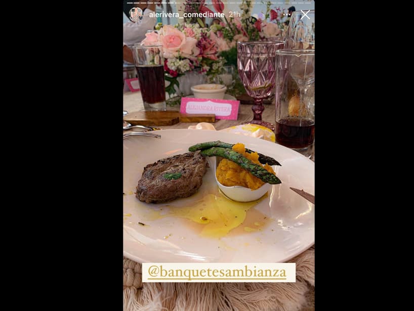 Cada invitado tenía señalado su lugar en la mesa y esto fue lo que se sirvió de comer.