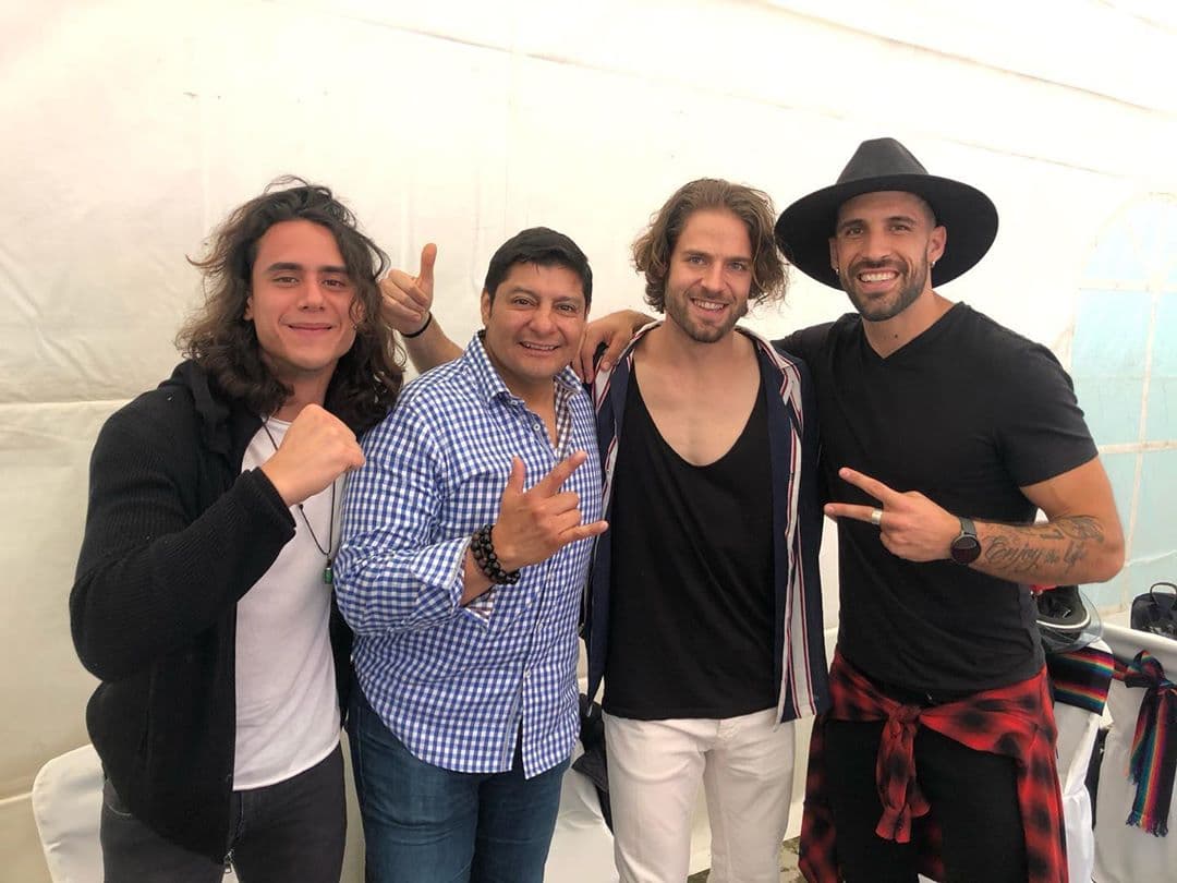 Para Silverio la amistad es muy importante y así lo demostró el pasado 11 de agosto, cuando se enteró que su amigo de Cobras, Jorge, tenía que abandonar la competencia. “Muchos me están preguntando por qué lloré como si hubiera sido algo (más importante). (Lloré) porque ya lo dije en el en vivo, este hombre (Jorge) y este hombre (Yann) son mis hermanos, con Jorge tuve una conexión hace 2 meses desde el casting y nos hicimos una promesa, ‘vamos a entrar juntos’ y así fue”, dijo en entrevista a Canal 5.