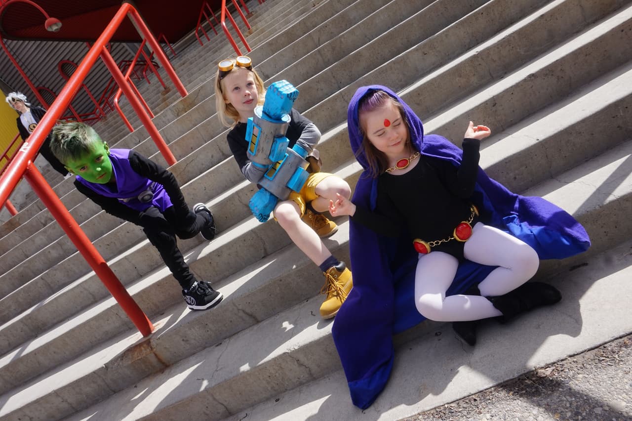 El cosplay es para todas las edades. Sólo es cuestión de creatividad. Porque los atuendos más geniales pueden quedarle a los más pequeños. Sólo mira a estos Teen Titans.