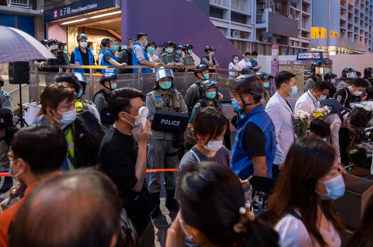 Sin contar que en China radica un formato de crédito social con el que se define lo que una persona puede o no hacer en el país. El cual se acumula como el sistema en 15 Millones de Méritos. Por algo en Hong Kong pelean que no se implante.
