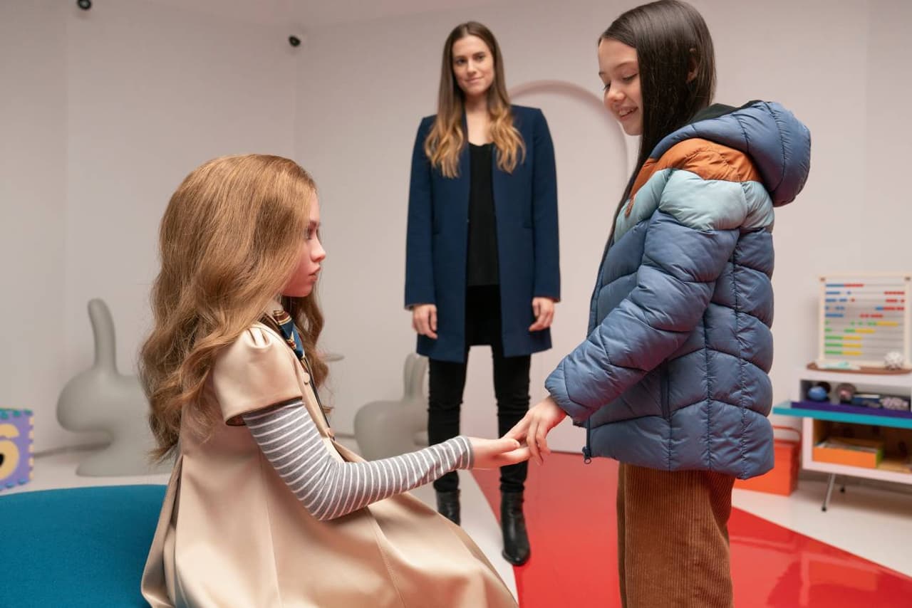 M3gan: Protagonista revela que fue aterrador trabajar con la muñeca