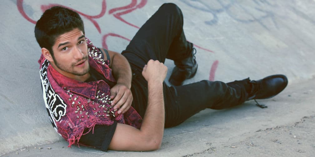 Tyler Posey se divierte en calzones