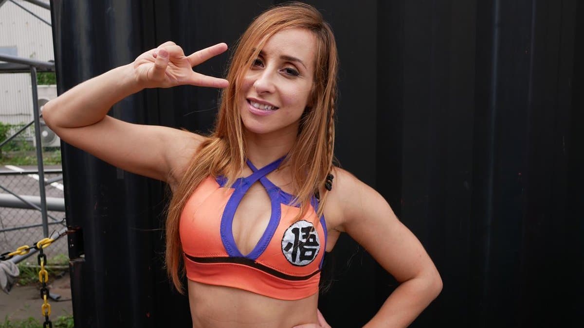 O puedes subir al ring y luchar emulando a Gokú como Shanna.