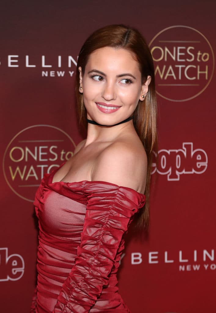 Luego de que su esposa deja al escritor John James (Costner), él se muda con su hija y su hijo pequeño a una casa aislada en Carolina del Sur, donde comienzan a suceder cosas extrañas hasta que el comportamiento de Louisa (Ivana) se vuelve más extraño.