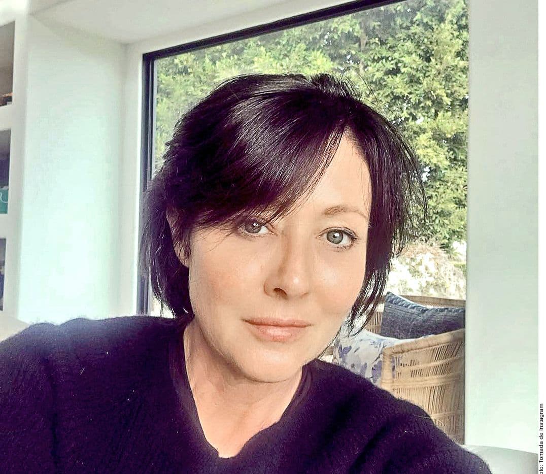 Doherty de 48 años ha participado en series como North Shore y el reencuentro de Beverly Hills 90210. Sin embargo, desde 2015 la actriz batalla con el cáncer.
