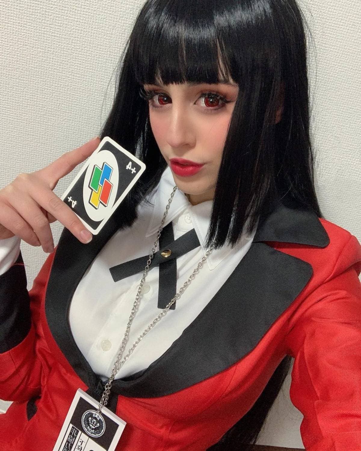 Yumeko es adicta a apostar... hasta en el UNO