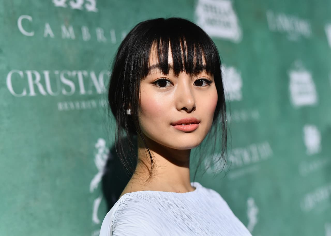 Tras participar en más de 20 proyectos en Japón, Shioli probó suerte en Hollywood con la cinta ‘El Forastero’ en 2018, protagonizada por Jared Leto.
