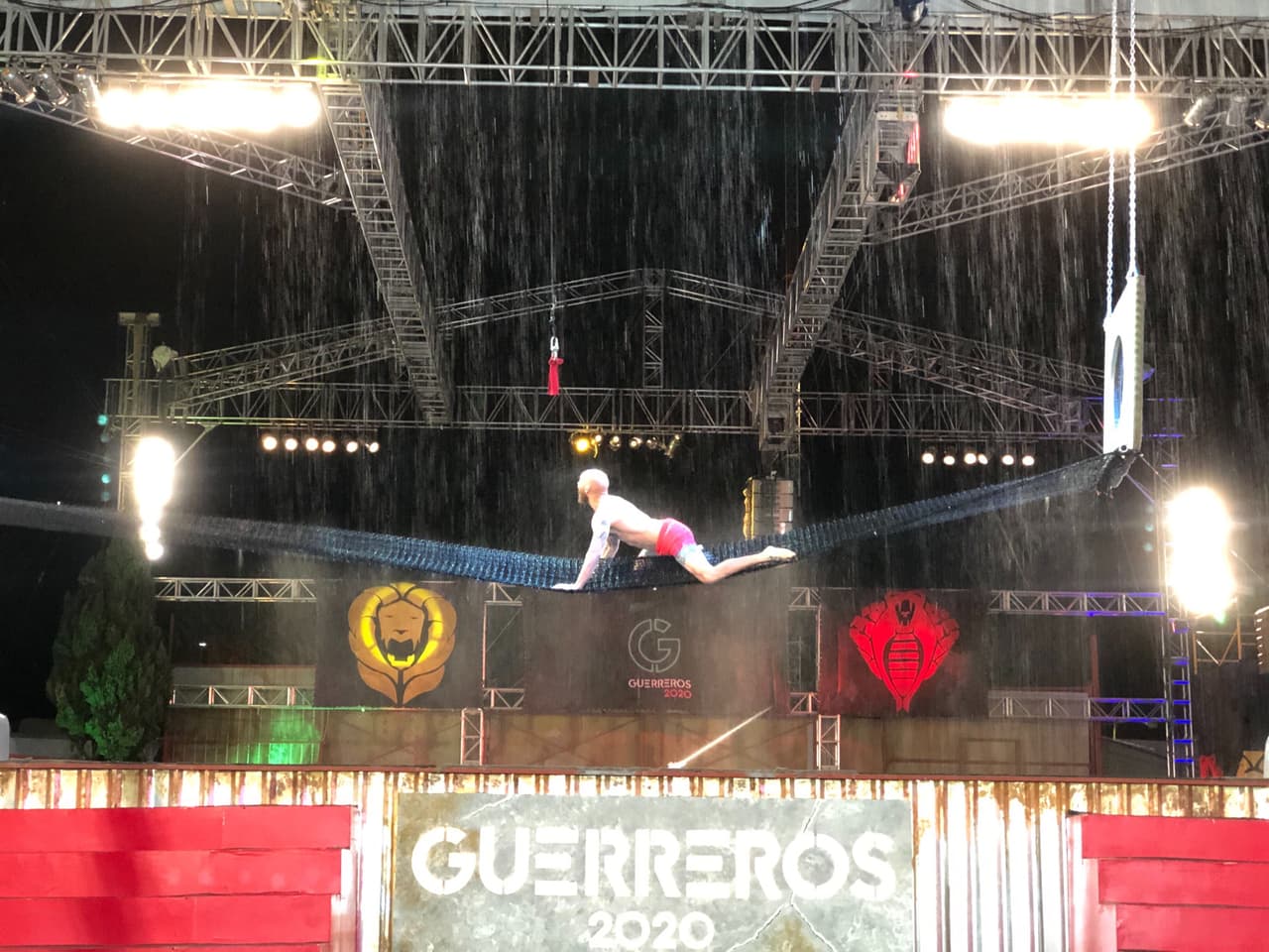 En una prueba nueva, Yann le ganó en tiempo al capitán de Leones. Ferka cayó al agua y fue punto para Dariana. Brandon le ganó a Jeff. “La Sargento” siguió el mismo ejemplo y se llevó el punto contra Reno. Julio puso el último clavo sobre el ataúd y Cobras sumó 200 puntos más.