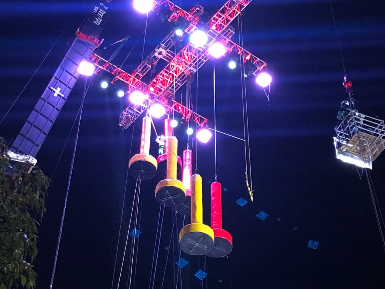 Dariana siguió y sólo tenía que terminar el circuito, pero aunque hizo todos los peldaños, no pudo llegar al trapecio y cayó Nadie sumó.