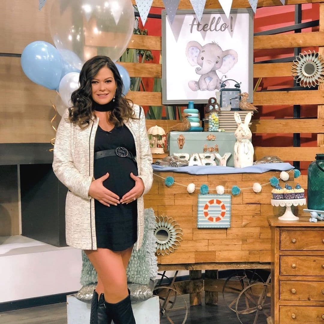 A días de ser mamá, Mariana Echeverría disfruta de su último día de trabajo
