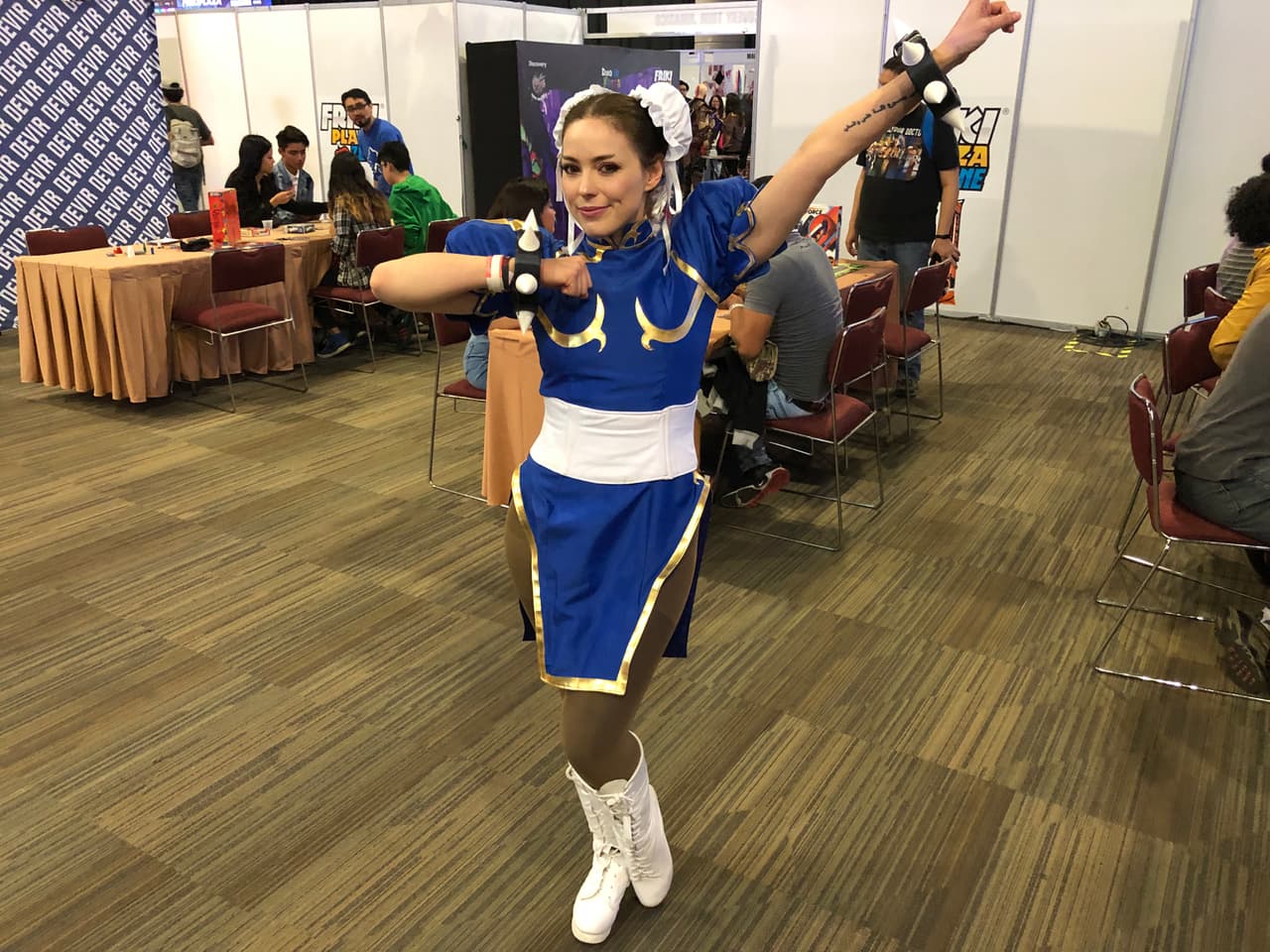 Una más que linda Chun Li en pose de victoria.