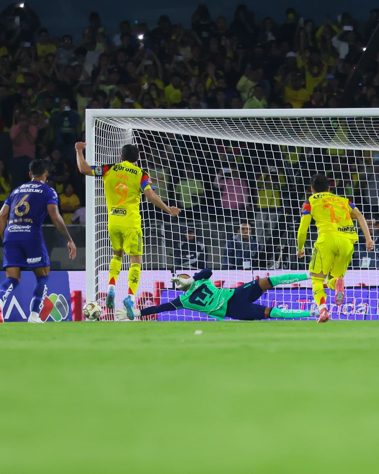 ¡Aún le duele a Henry Martín el fallar el penal de la eliminación del América!
