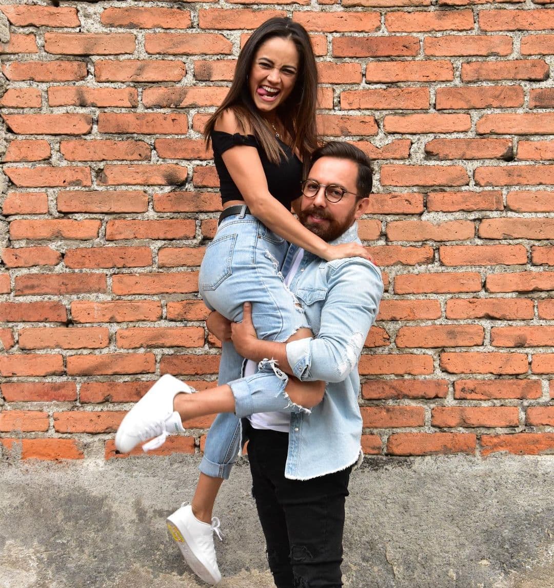 “4 años. Un poco de todo: risas, llanto, peleas, viajes y lo que falta, gracias por compartir esta aventura conmigo, por no asustarte cuando ves mis partes oscuras, por alentarme a superar mis miedos y por hacer reír. GRACIAS”, expresó Jessica en Instagram.