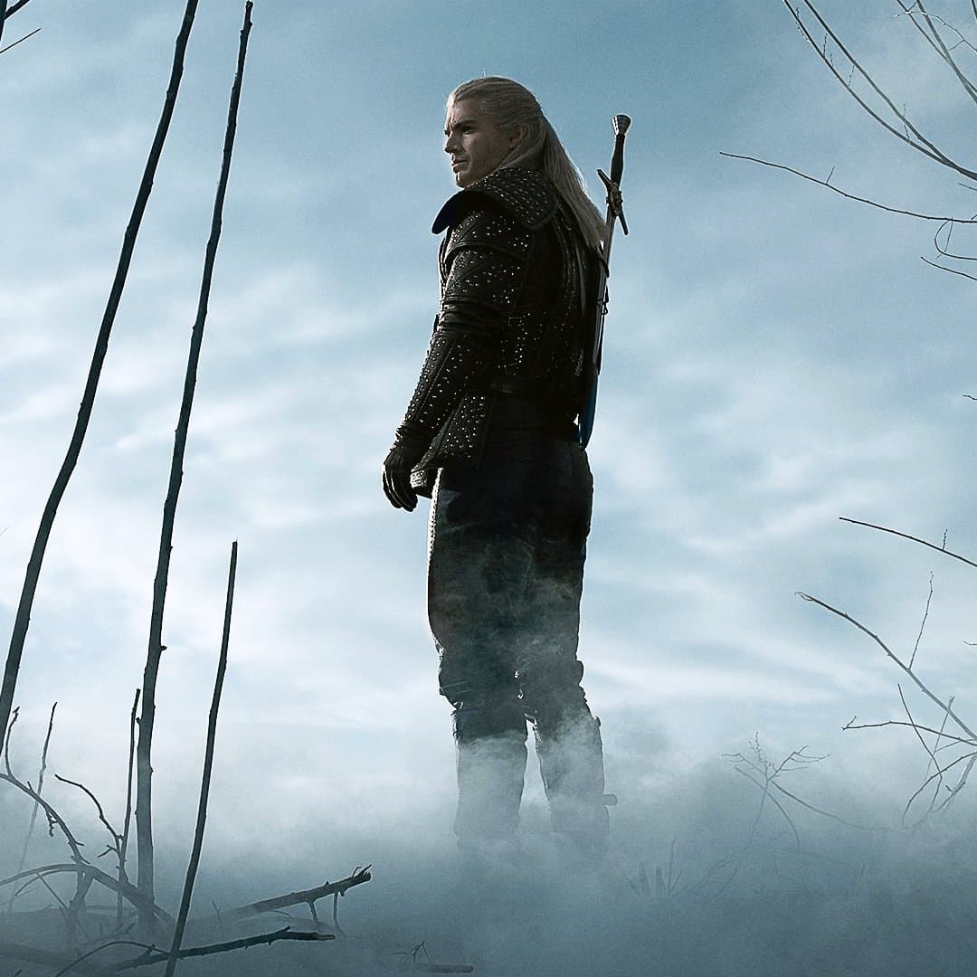 Hnery Cavill como Geralt de Rivia.