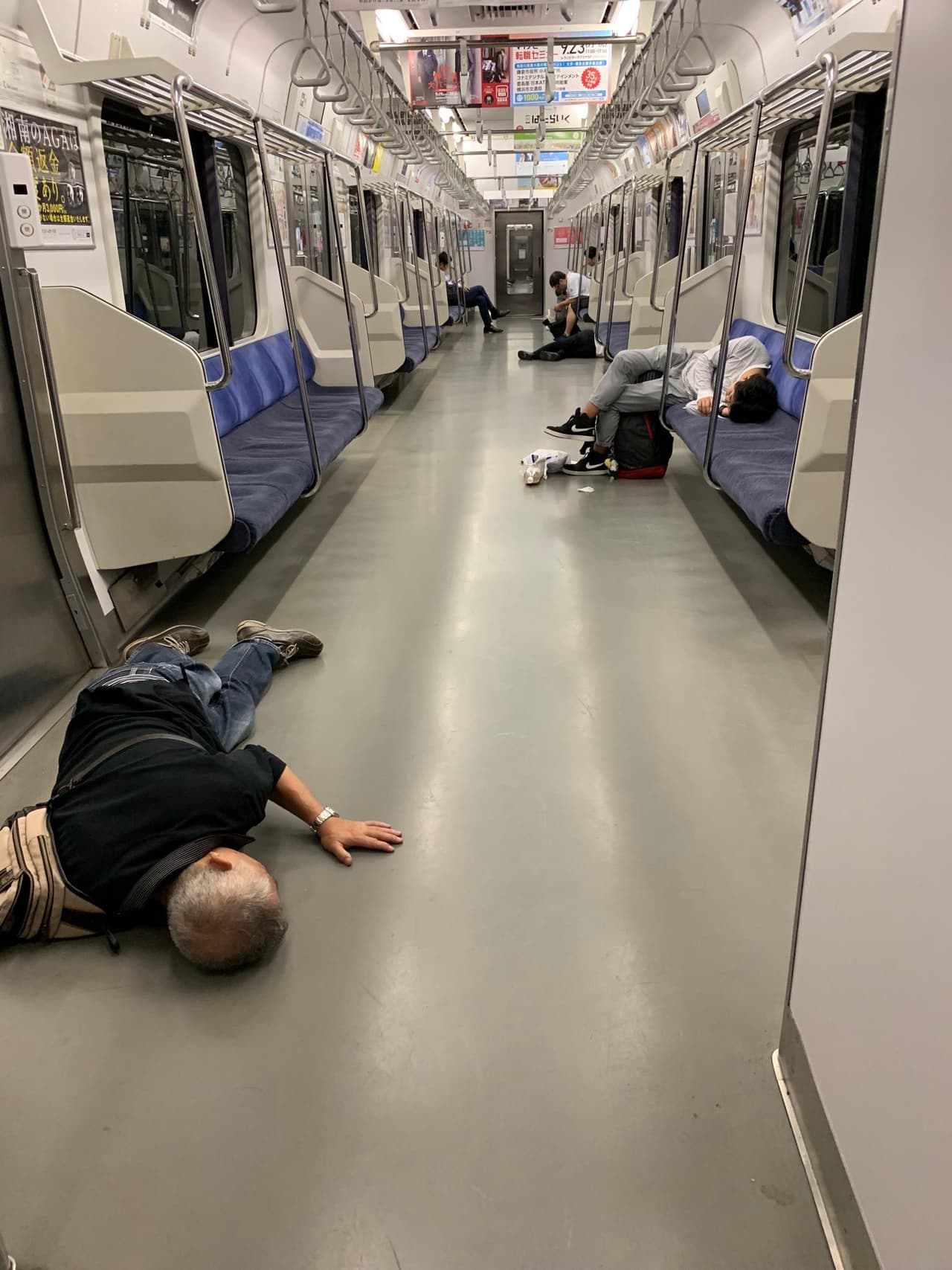 Con esto, además, se busca evitar que un trabajador sea victima del karoshi. Es decir, de la muerte por agotamiento laboral.
