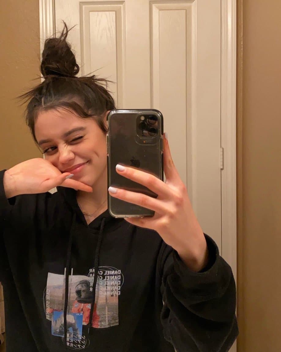 Jenna Ortega nació el 27 de septiembre de 2002 en el Valle de Coachella, Palm Desert, California, Estados Unidos.
