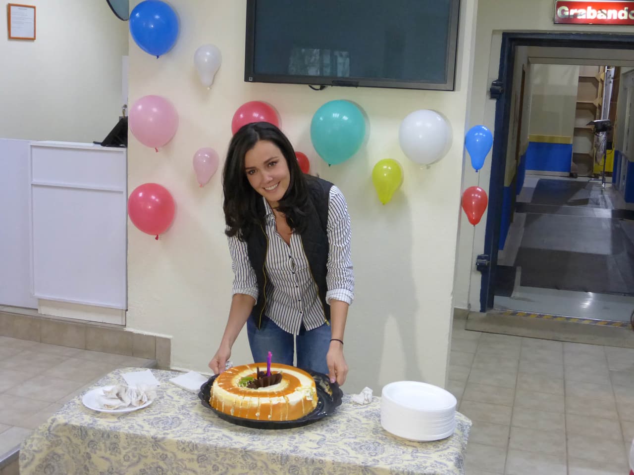 Celebran cumpleaños en 'La Vecina'