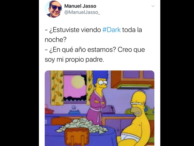 Algunos fanáticos recordaron una escena de ‘Los Simpson’ en el que Homero se desvela comiendo rebanadas de queso amarillo.