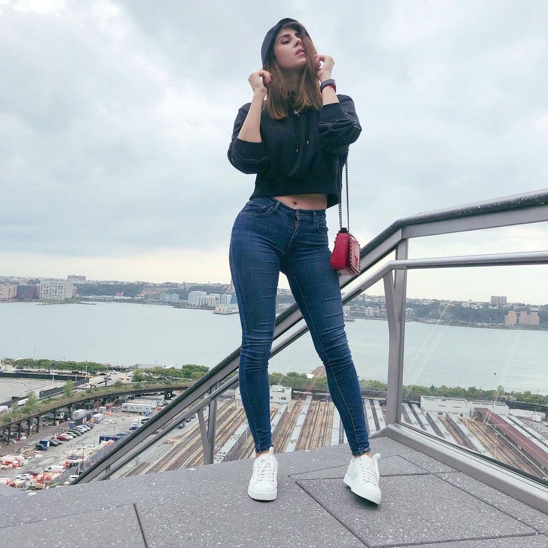 “Nací en Puerto Rico, pero aquí me crié desde los 3 años (en Nueva York), luego viví en la República Dominicana, Miami y ahora en México. La vida se trata de eso: de tomar riesgos, viajar, comenzar de nuevo, caerte y volverte a levantar, perseverancia y siempre buscar tu felicidad”.
