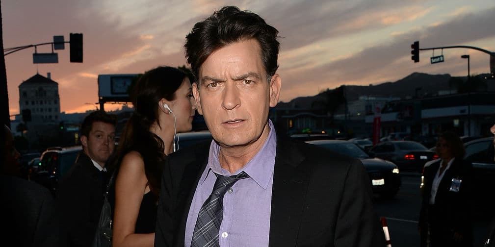 Charlie Sheen busca tratamiento experimental en México