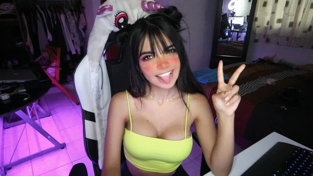 Por si fuera poco, también hace streams y sube videos a TikTok.