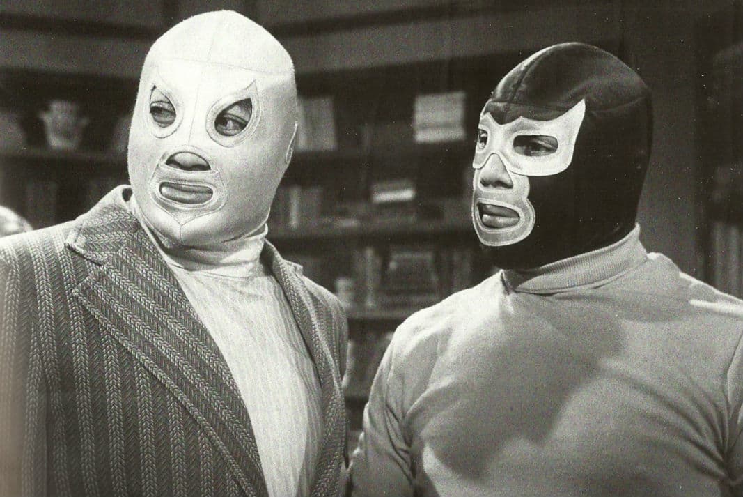 Blue Demon era más cercano en la vida real a Black Shadow, uno de los máximos rivales del Santo, que al Enmascarado de Plata.