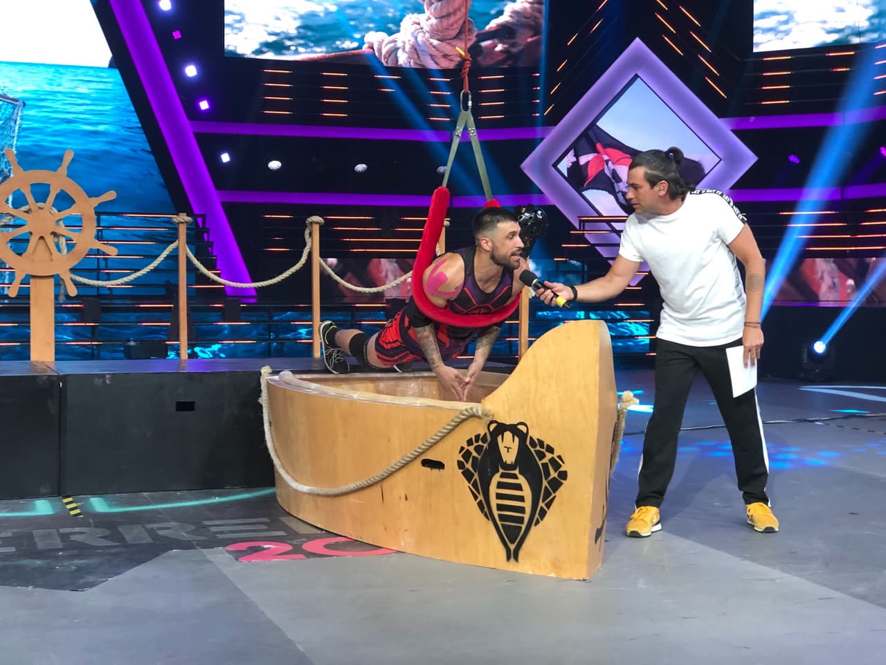 Pero las Cobra comenzaron a ganar puntos y para el Reto de Piratas, uno de los juegos consentidos de la gente, el equipo ya había conseguido 2300 puntos.
