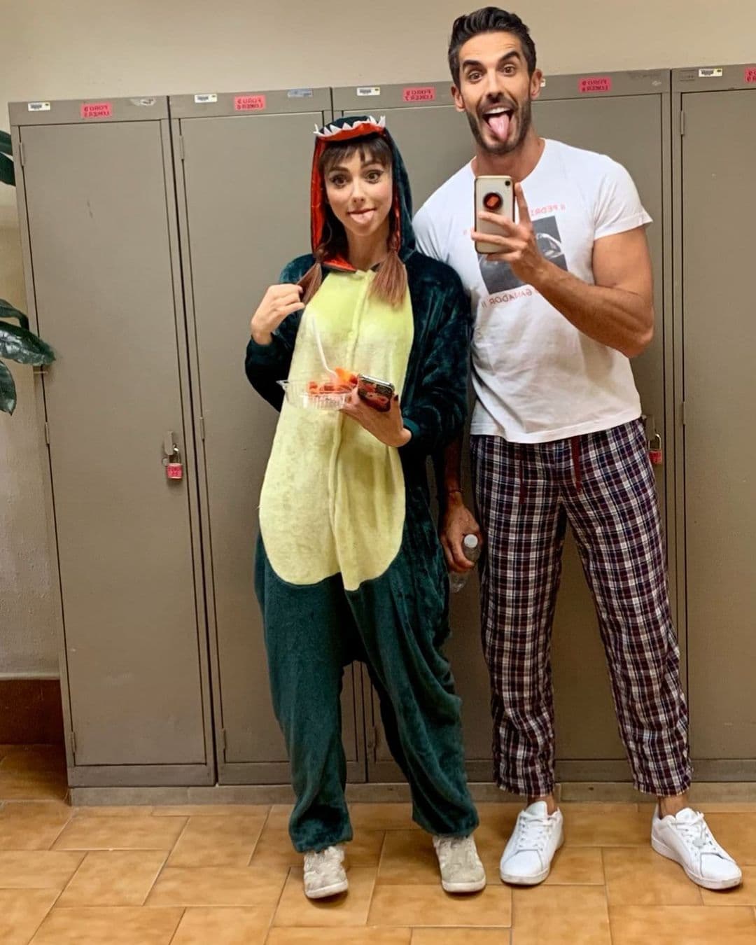 “Felicidades a mi hermanita de vida. Juntos comenzamos, locos seguimos y con más pecas y canas estaremos, pero siempre con pasión celebrando la vida. Vida el ácido hialurónico y vivan tus papis por traer al mundo a una personita tan especial. ¡Felicidades!”, escribió Pedro en su cuenta de Instagram.