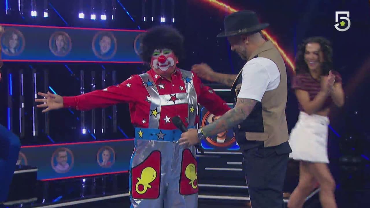 Chuponcito arrasa en los juegos de la temporada 12 de Me Caigo de Risa y ¡termina en el piso!