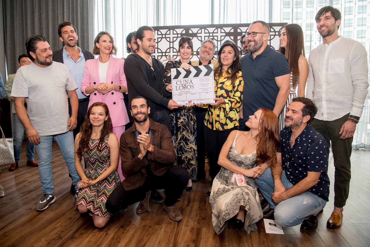 'Cuna de lobos'. Inicia grabaciones con misa y pizarrazo
