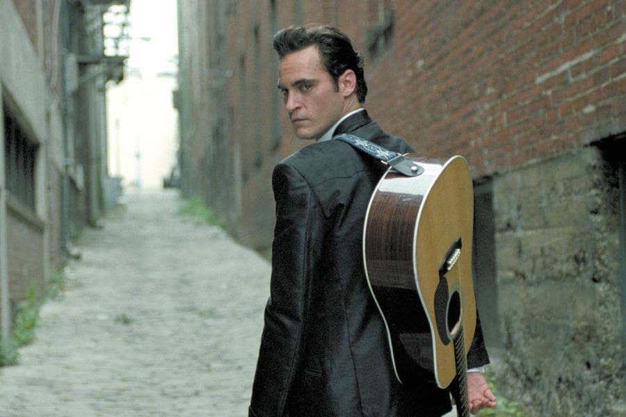 En 2005 interpretó a Johnny Cash en 'Johnny y June: Pasión y locura', ganando un Globo de Oro como mejor actor. Ese mismo año también prestó su voz para narrar el documental 'Earthlings'.