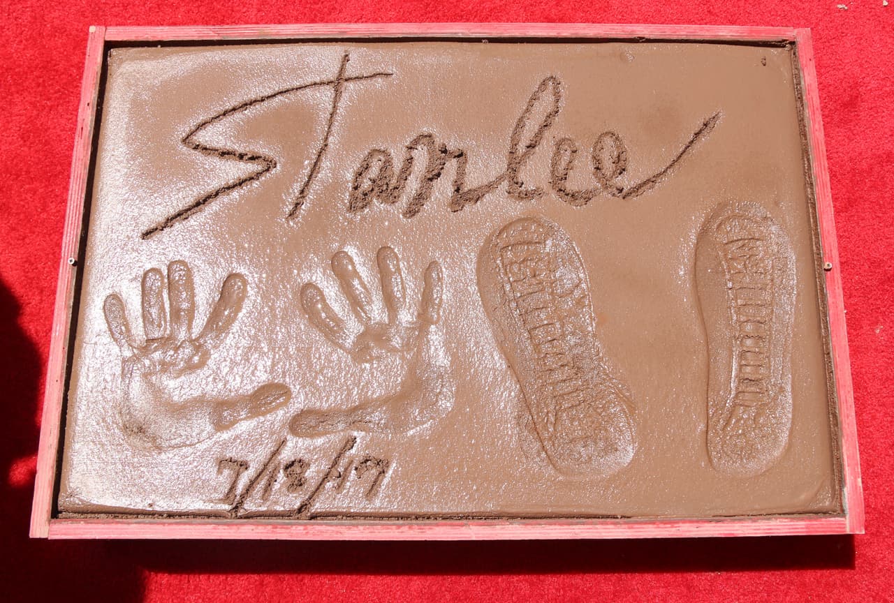 Las huellas de uno de los grandes autores de cómics en el TCL Chinese Theatre.