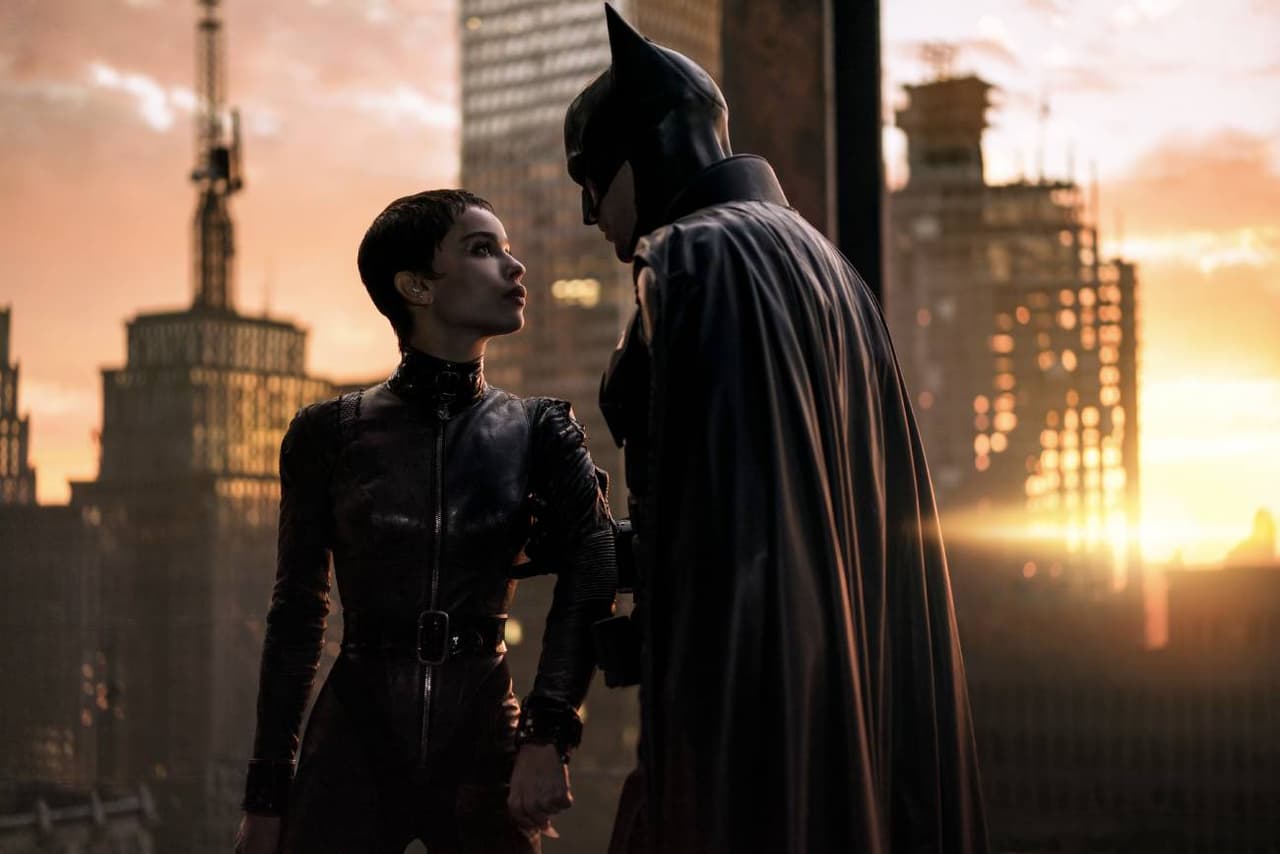 Zoë Kravitz y Robert Pattinson en la película 'The Batman'.