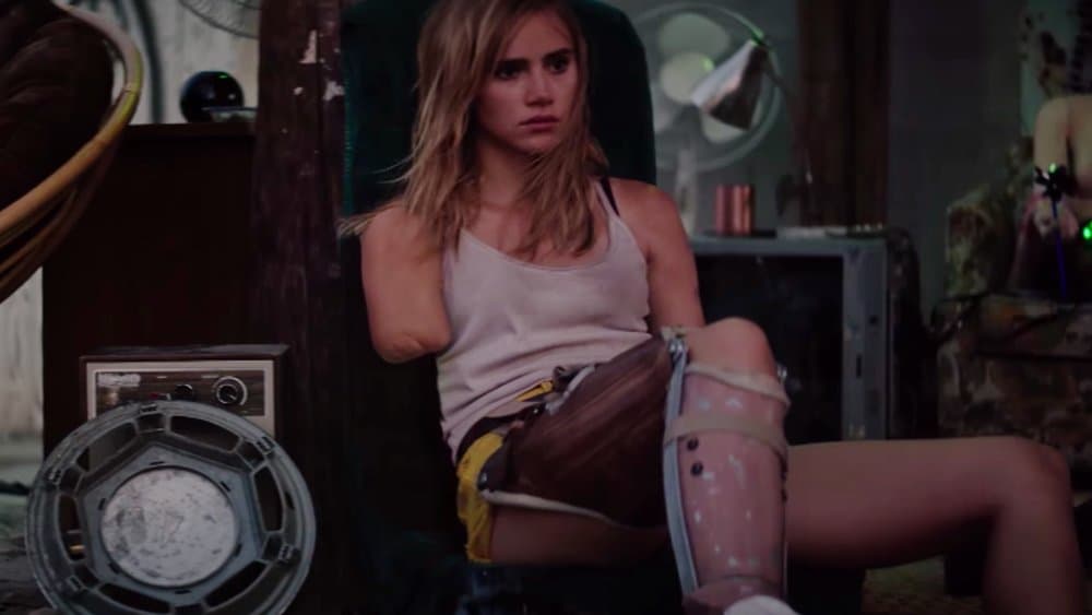 The bad batch (2016): Arlen es capturada por una banda de caníbales dirigida por Miami Man (Jason Momoa). Como su vida está en juego, se dirige a The Dream (Keanu Reeves). Arlen descubre que ser bueno o malo depende principalmente de quién esté a tu lado. Aunque sea en mención, podríamos afilar los dientes con 'Cannibal Holocaust' (1980).