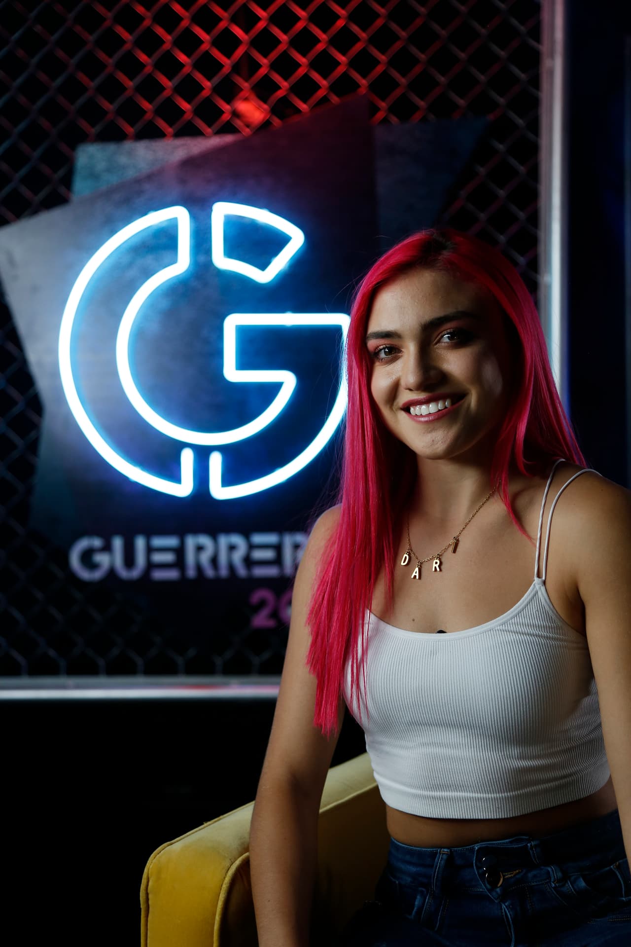 Además de brillar por tener una gran sonrisa y su espíritu competitivo, Dariana ha llamado la atención por su look, ya que para el show se pintó el cabello de rosa, por lo que se ganó el apodo de ‘reina Rose’.