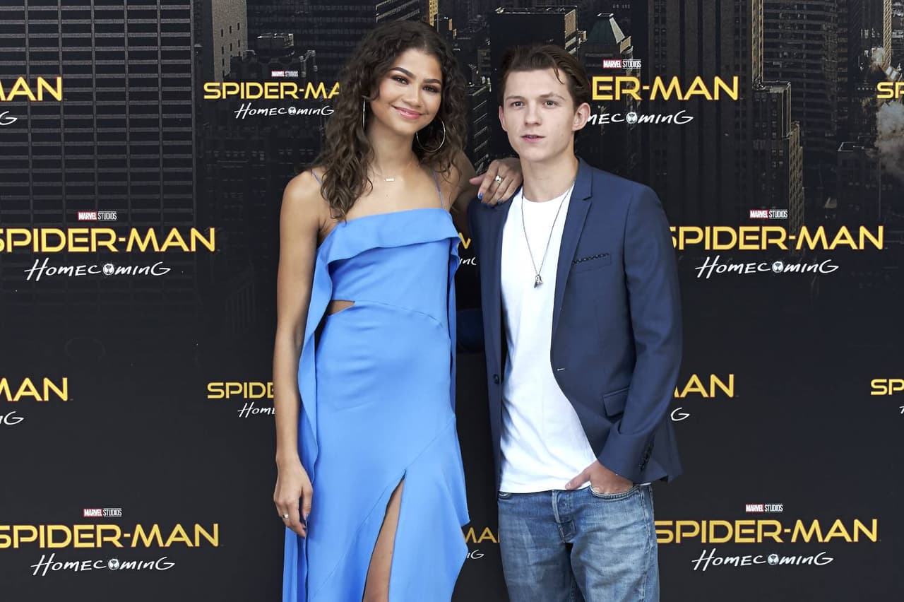 Captan a Zendaya y Tom Holland en una boda