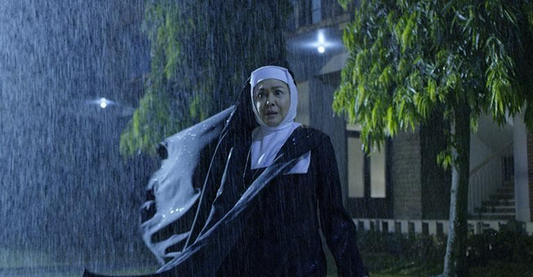 Eerie - NetflixEstá situada en una escuela católica de mujeres donde una misteriosa muerte de un estudiante poner en riesgo el lugar.