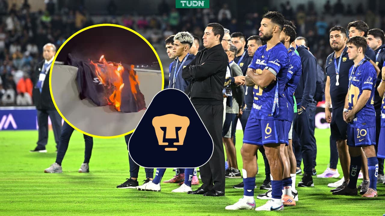 ¡Queman playera de Pumas en C.U. durante festejos de Cruz Azul!