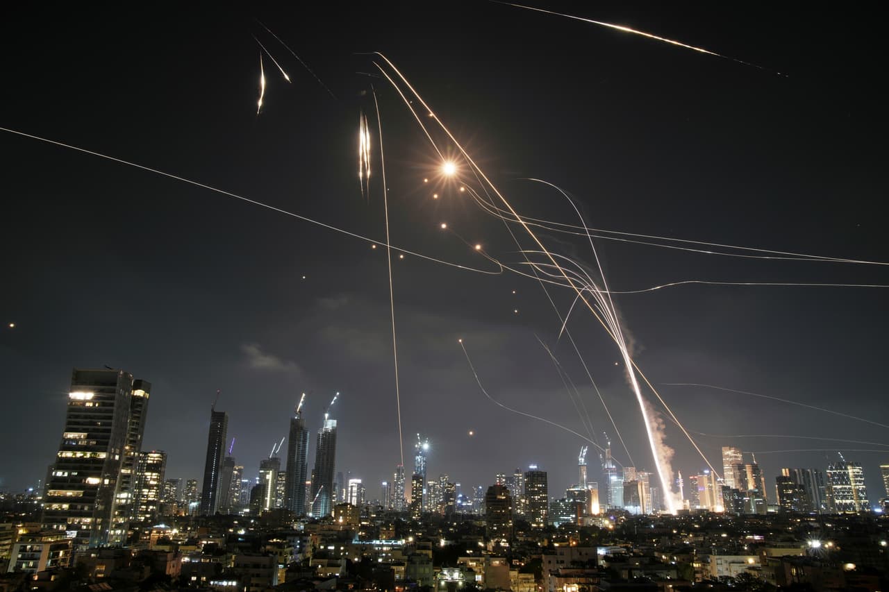 🔴 Irán e Israel intercambian ataques aéreos; se reportan explosiones en Teherán y Jerusalén 