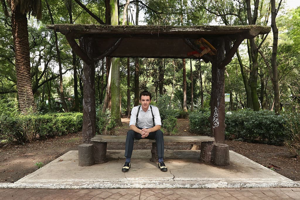 Helo aquí luciendo tirantes en el Parque México.