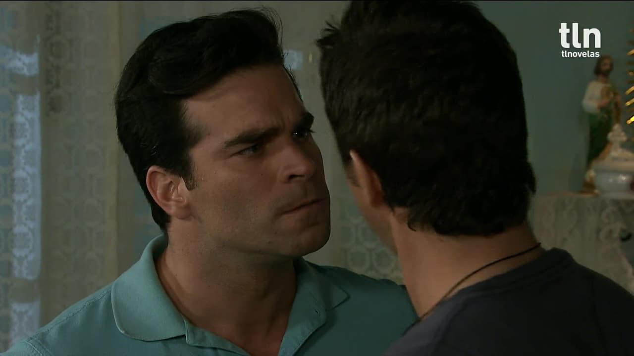 Patricio golpea a Nachito en Corona de Lágrimas