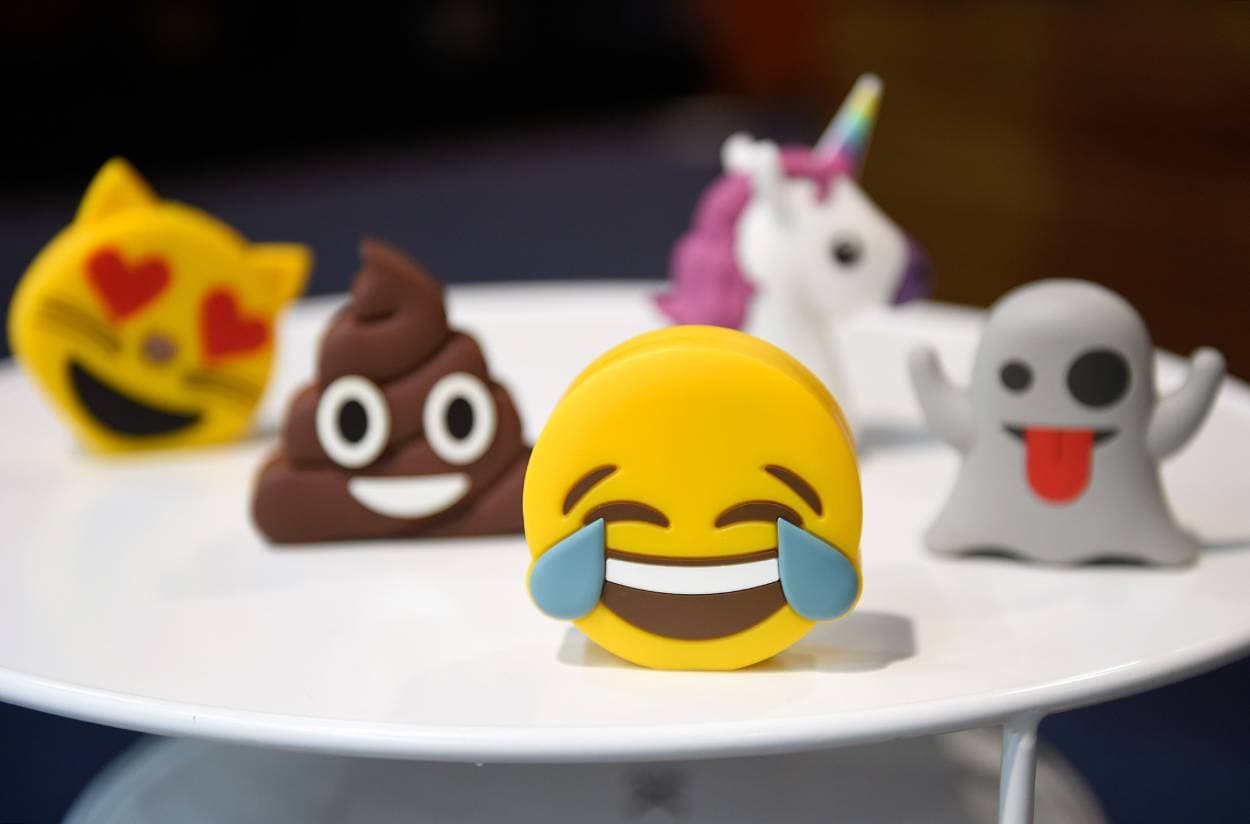 Centenialls buscan cancelar emoji del pulgar arriba por ser “grosero”