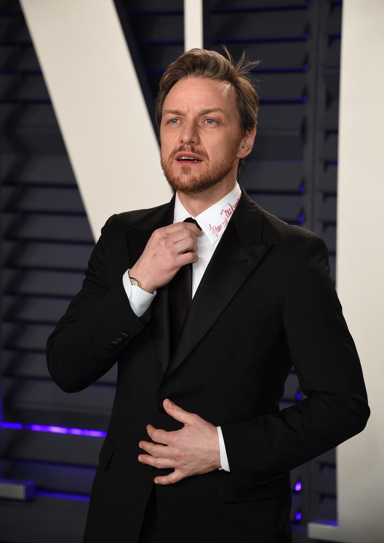 El actor mostró su lado de fan ante tantos famosos y le pidió a sus colegas que le firmaran su camisa, como cuando sales de la secundaria