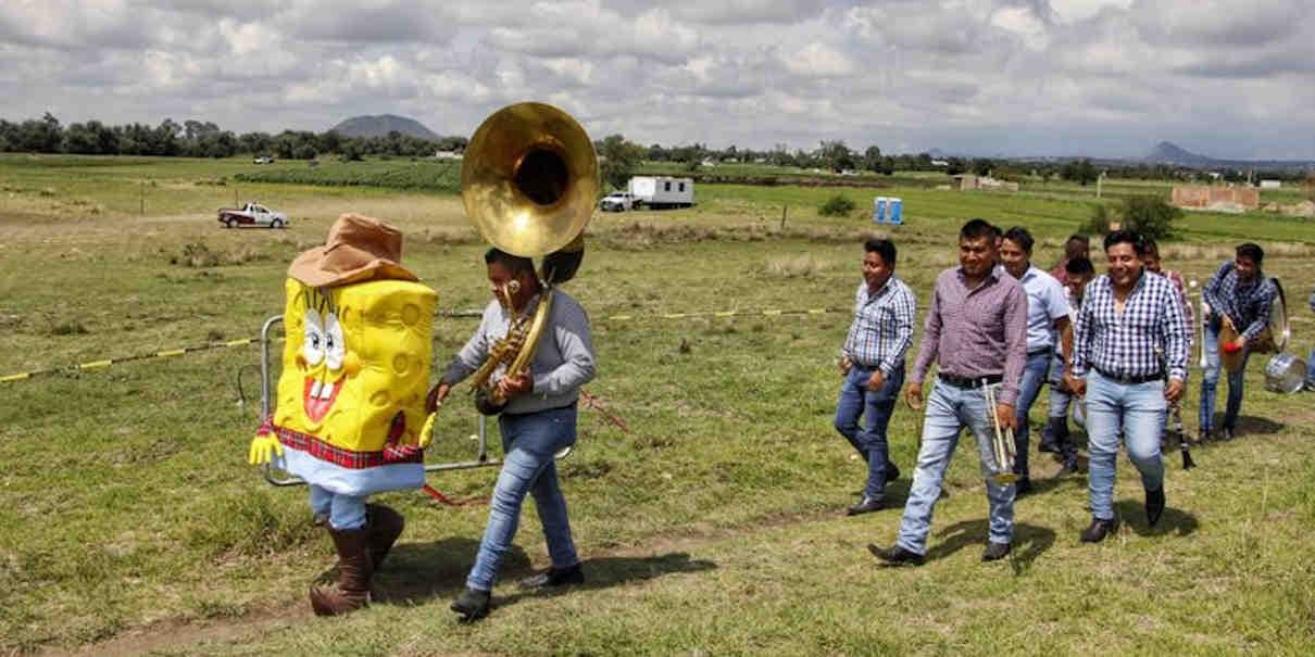 De Fondo de Bikini al socavón: Bob Esponja visita Puebla para grabar video musical